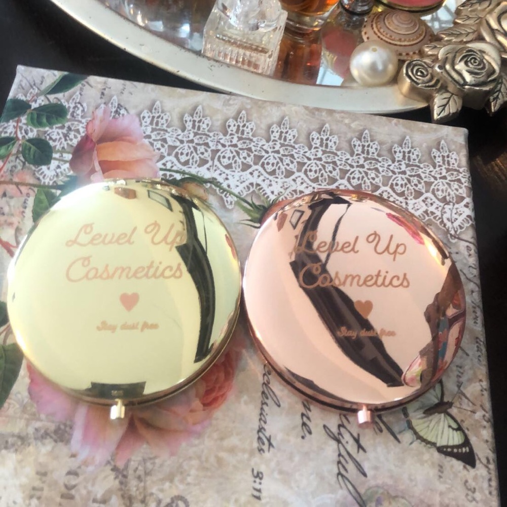 Level Up Luxury Compact Mirrors - Picture 4 of 4